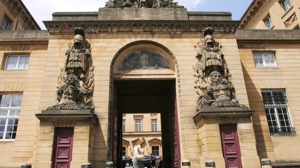 Violences intrafamiliales : à Metz, un policier poursuivi pour avoir frappé son ex-femme et leurs deux enfants relaxé par la Cour d'appel