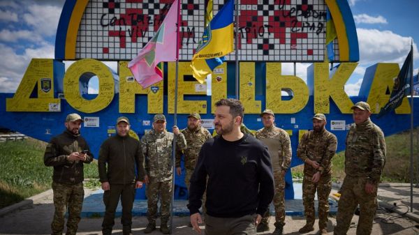 L'Ukraine "ne peut plus attendre" : Volodymyr Zelensky exhorte l'Otan à fournir des armes