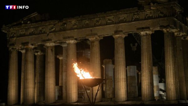 VIDÉO - JO 2024 : les images de la flamme olympique qui illumine l'acropole d'Athènes | TF1 INFO