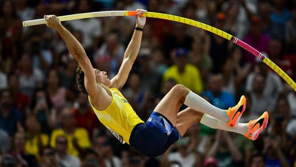 Le perchiste suédois Armand Duplantis franchit 6,24 mètres et bat son propre record du monde