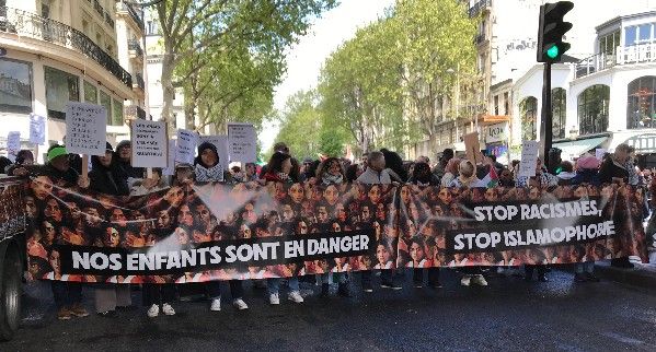 A Paris, des milliers de personnes en marche contre le racisme et l'islamophobie