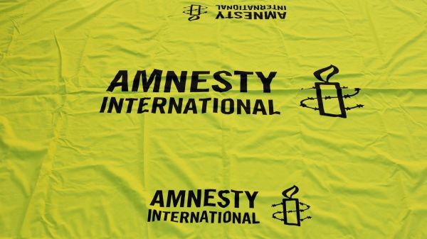 "Les autorités françaises ont imposé des restrictions excessives et illégitimes du droit de manifester", accuse Amnesty International