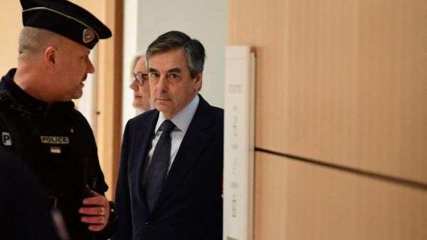 Emplois fictifs : l'ancien Premier ministre François Fillon définitivement jugé coupable