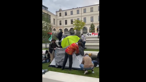 Les étudiants de l’Université des Sciences de Paris commencent à monter des tentes de sit-in en solidarité avec Gaza