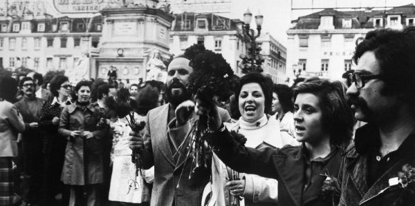 Cinquantenaire de la révolution des œillets: Le Portugal célèbre la fin de la dictature sur fond de populisme