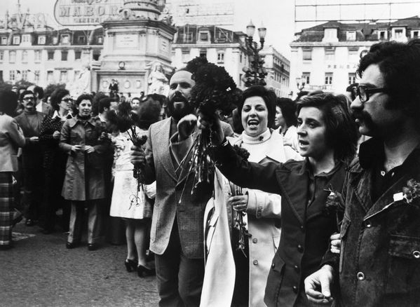 Pourquoi le 50e anniversaire de la révolution portugaise des Œillets risque d'avoir ce jeudi un goût amer