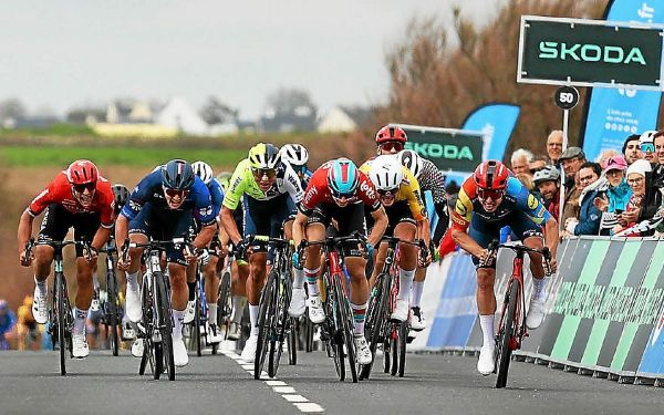 Tour de Bretagne : Florian Dauphin prend date