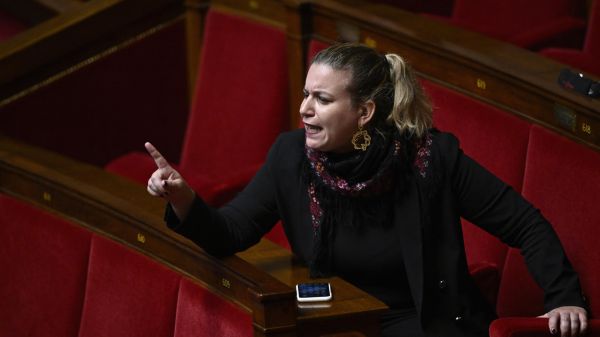 Mathilde Panot dénonce sa convocation pour « apologie du terrorisme » aux côtés de Rima Hassan