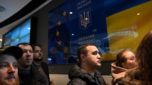 Guerre en Ukraine : en Pologne, l'inquiétude de la diaspora ukrainienne menacée d'un retour au pays pour aller au front