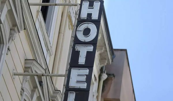 "Je demande à mes serveurs de leur courir après": ces larcins insolites commis dans des hôtels et restaurants du Var