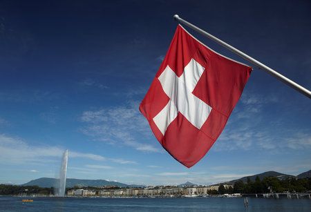 Bourse Zurich: le SMI se maintient dans le vert avant l'inflation US