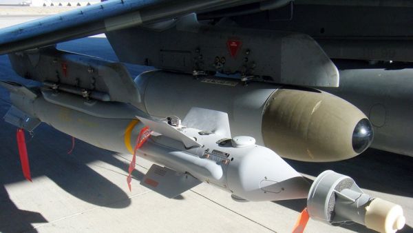 Guerre en Ukraine : comparables aux JDAM-ER américaines et aux AASM Hammer françaises... l'Ukraine va recevoir des bombes à guidage laser Paveway IV