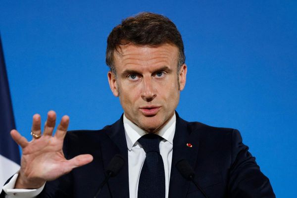 Macron et « majorité numérique » : faut-il interdire les réseaux sociaux avant l'âge de 15 ans en Europe ?