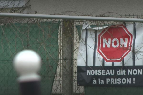 Une "grande marche" contre la prison de Noiseau : "Il faut protéger et conserver les terres agricoles"