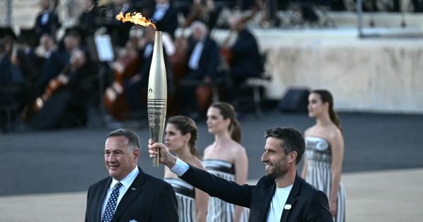 Paris 2024. La Grèce a remis la flamme olympique aux organisateurs français