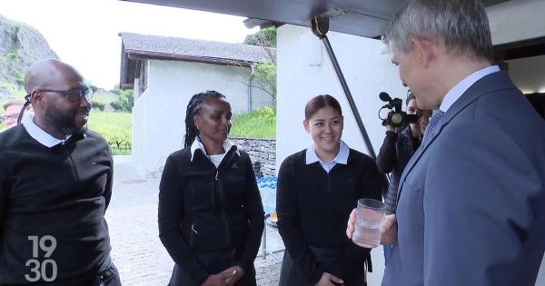 Beat Jans en visite en Valais à la découverte du modèle d'intégration pour les réfugiés