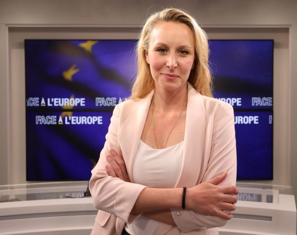 Marion Maréchal parle de sa relation avec Marine Le Pen: "La famille reste la famille"