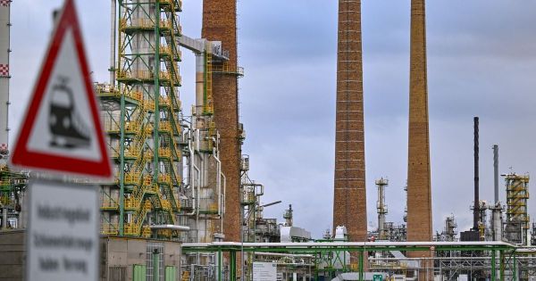 L'Ukraine assure avoir frappé deux raffineries de pétrole russes