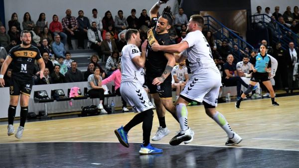 VIDEO. Handball : le but fou d'Ayhan Alexandre, au bout du suspense, qui qualifie le FTHB en play-offs de Proligue