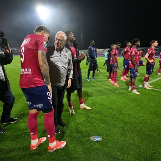 Pascal Gastien et les Clermontois "tristes et déçus" après la relégation du Clermont Foot en Ligue 2 [vidéo]