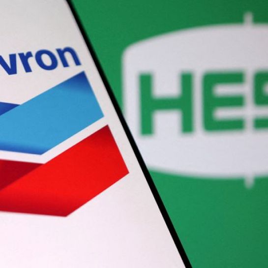 Schumer demande à la FTC de freiner la fusion Chevron-Hess de 53 milliards de dollars