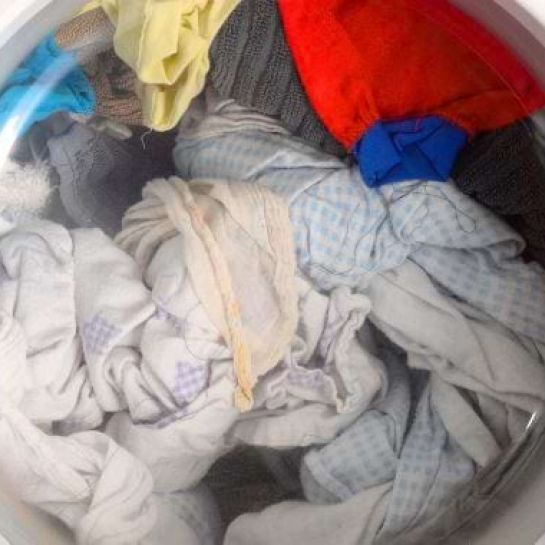 Combien De Temps Peut-On Laisser Le Linge Mouillé Dans La Machine Avant De Le Relaver