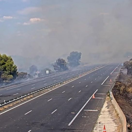 Important incendie à Fabrègues dans l'Hérault, l'autoroute A9 fermée entre Sète et Lunel