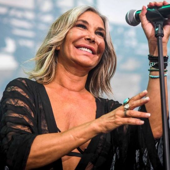 "On est heureux quand nos chansons nous dépassent et voyagent sans nous" : Zazie, l'attente et l'émotion avant sa rencontre avec les Fous chantants