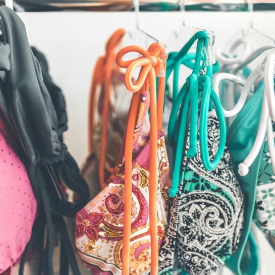 « J'ai fini en pleurs dans une cabine » : avant les vacances, acheter un maillot de bain peut devenir un enfer