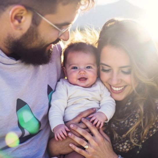 Zaz est-elle enceinte de son premier enfant à 44 ans ? Qui est le père ?