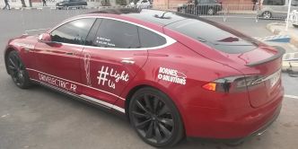 COP22: On est montés à bord d'une voiture électrique Tesla à Marrakech