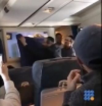 WebBuzz du 27/09/2017: des juifs hasidiques censurent un film dans un avion-Hasidic Jews attempt to censor an in-flight movie