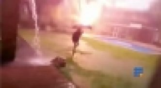 WebBuzz du 23/10/2017: Un jeune garçon de 12 ans échappe à un éclair-A 12 years old kid escape of lightning