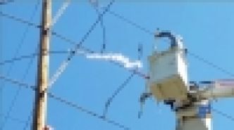 WebBuzz du 31/10/2017: Couper une ligne haute tension-Cutting high voltage power line