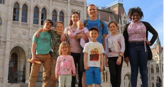 Cette famille de 9 personnes a trouvé la solution financière pour faire du voyage un mode de vie