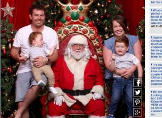 Parviendrez-vous à repérer ce qui cloche sur cette photo de famille, assise aux côtés du père Noël? - Blogger 974