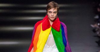 Christopher Bailey quitte Burberry dans un tourbillon arc-en-ciel symbolique