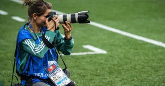 Entourée d’hommes, l’une des rares photographes du mondial revient sur son expérience en tant que femme