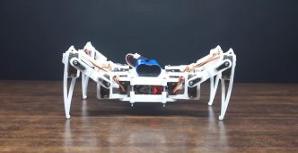 Un robot quadrupède piloté par une IA sous Rasberry Pi