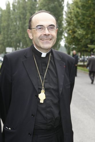 Cardinal Barbarin: retrait définitif exigé par les prêtres lyonnais