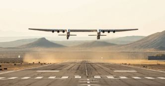 Le plus grand avion du monde réussit son baptême de l'air