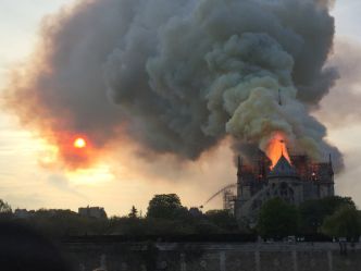 Incendie de la cathédrale Notre Dame de Paris : Deby partage l'émoi de la France et du monde entier