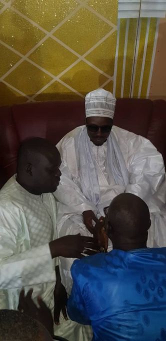 Le porte-parole des Mourides Serigne Bass Abdou Khadre Mbacké en visite à Keur Baye Mor Ndiaye Bata à Guédiawaye (IMAGES)
