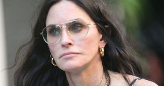 Courteney Cox défigurée par le botox : elle remplace les injections par...