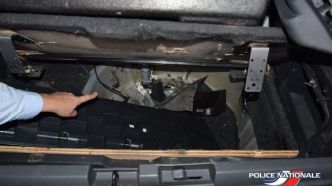 La drogue était cachée dans une trappe télécommandée sous le coffre de la voiture