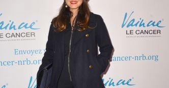 Joyce Jonathan en soirée avec Alain Chamfort, showman sur scène