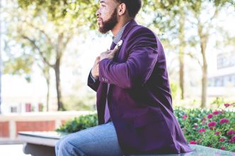 Comment porter un blazer homme? Conseils sur les codes de cette veste