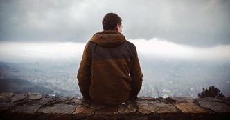 Votre copain devient distant, que faire pour pas le perdre