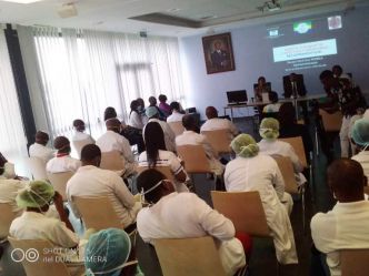 Coronavirus : la formation des médecins s'accentue après le premier décès de Covid-19