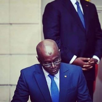 MACKY SALL OU REPUBLIQUE A TERRE : Ku wax feeň disent les wolofs.